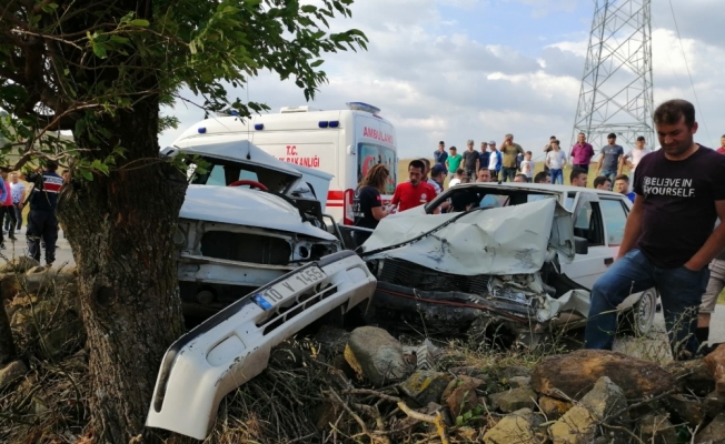 Balıkesir'de trafik kazası: 1 ölü, 6 yaralı