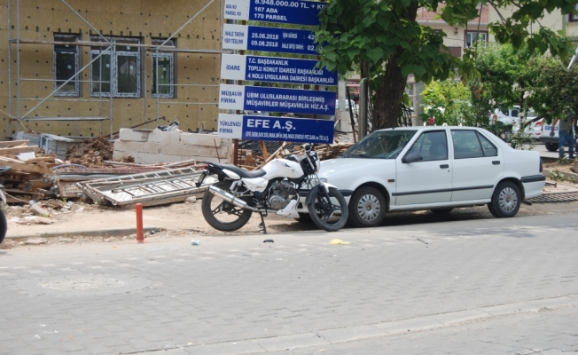 Bayramiç'te otomobil ile motosiklet çarpıştı: 1 yaralı