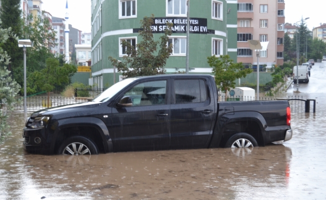 Bilecik'te sağanak ve fırtına