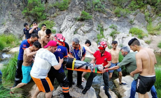 Kocaeli'de kanyonda kayalıklardan düşerek yaralanan kadın kurtarıldı