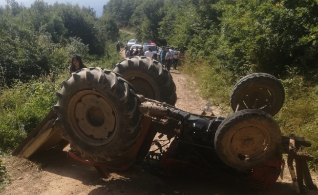 Devrilen traktörün altında kalan sürücü yaşamını yitirdi