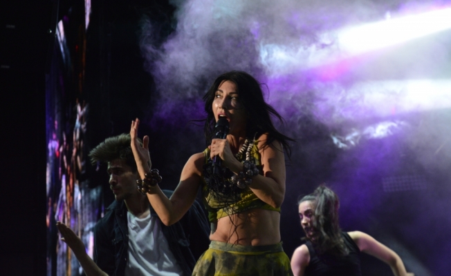 Hande Yener Bursa'da konser verdi