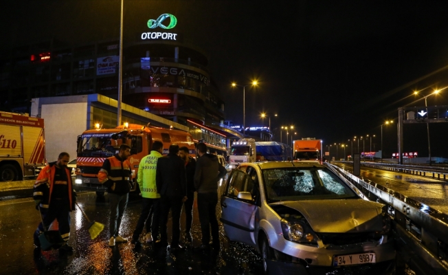 İstanbul'da 11 aracın karıştığı zincirleme trafik kazası: 2 yaralı