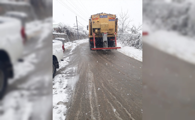 Kocaeli'nin yüksek kesimlerinde kar yağışı etkili oluyor