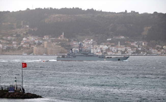 Rus askeri gemisi Çanakkale Boğazı'ndan geçti