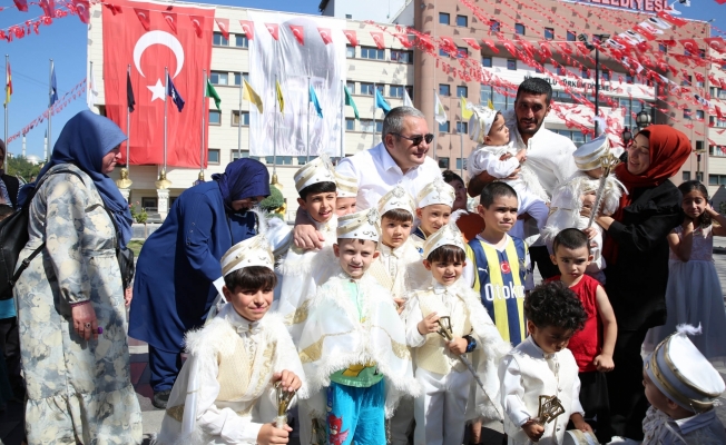 Sünnet çocukları Keçiören'de hem gezdiler hem de eğlendiler