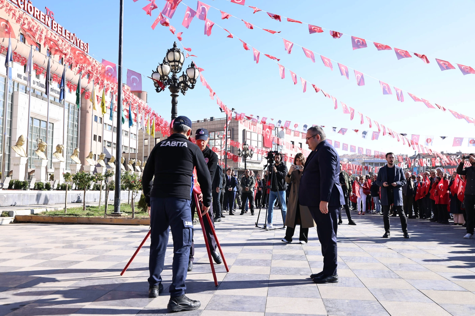 Keçiören'de Cumhuriyet Bayramı kutlamaları çelenk sunma ile başladı