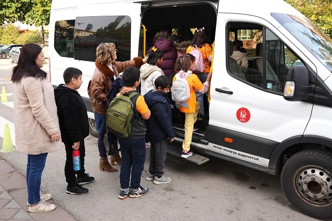 Keçiören'de belediyeden öğrencilere servis desteği