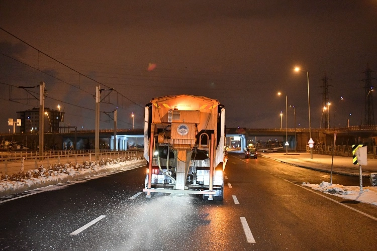 Kayseri Büyükşehir gece gündüz sahada