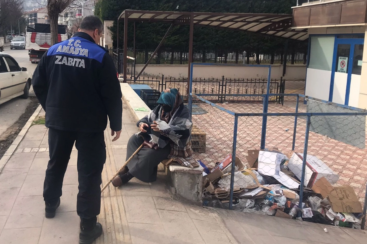 Amasya’da 20 dilenci şehir dışına çıkarıldı