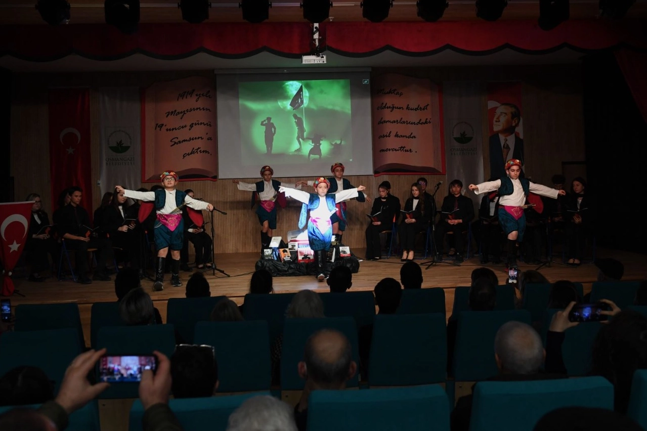 Nutuk Bursa Osmangazi’de teatral gösteriyle anlatıldı