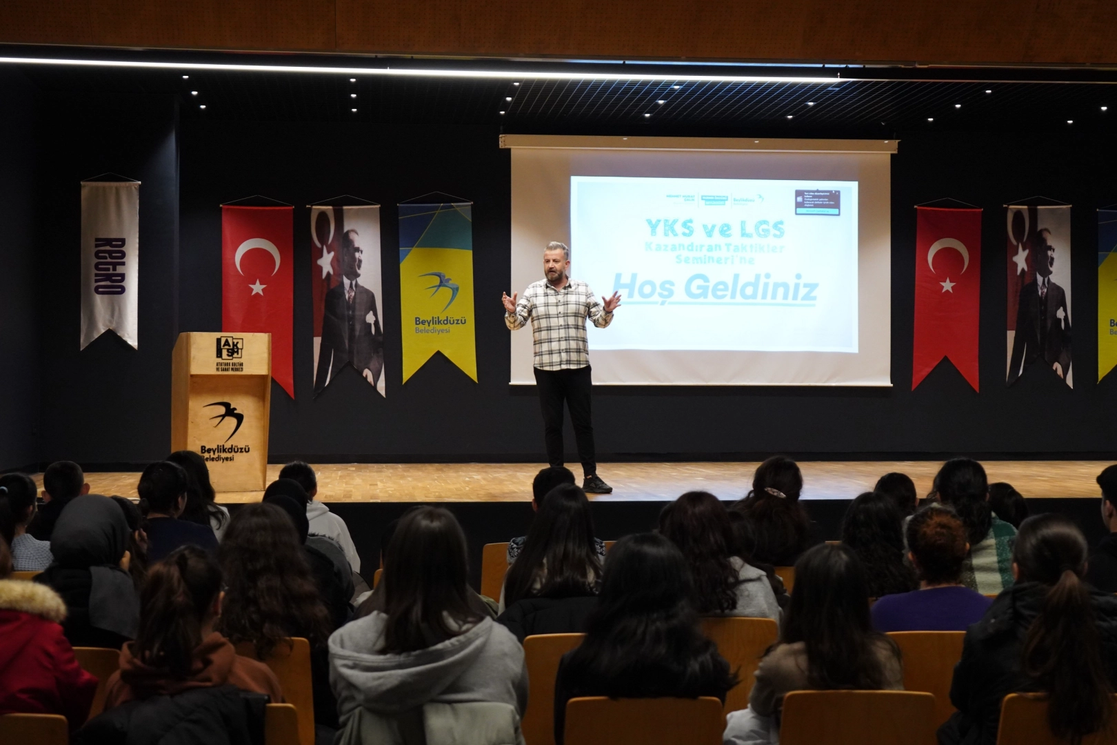 LGS ve YKS adayları için “Kazandıran Taktikler Semineri” düzenlendi