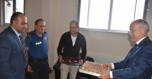 Emniyet Müdürü'nden personele baklava ikramı