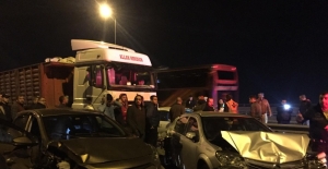 Kocaeli'de zincirleme trafik kazası: 14 yaralı