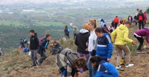 Bigalı öğrenciler fidan dikti