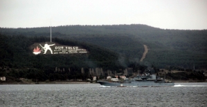 Rus askeri gemileri Çanakkale Boğazı'ndan geçti