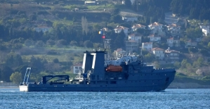 Romanya askeri gemisi Çanakkale Boğazı'ndan geçti