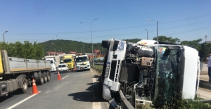 Anadolu Otoyolunda devrilen tanker ulaşımı aksattı