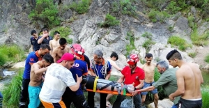 Kocaeli'de kanyonda kayalıklardan düşerek yaralanan kadın kurtarıldı