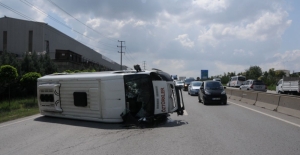 Gebze'de servis minibüsü devrildi: 1 yaralı