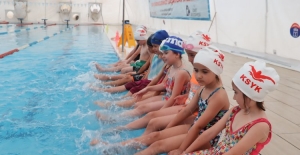 İzmit'te 'Yüzme Bilmeyen Kalmasın'da eğitimler başladı