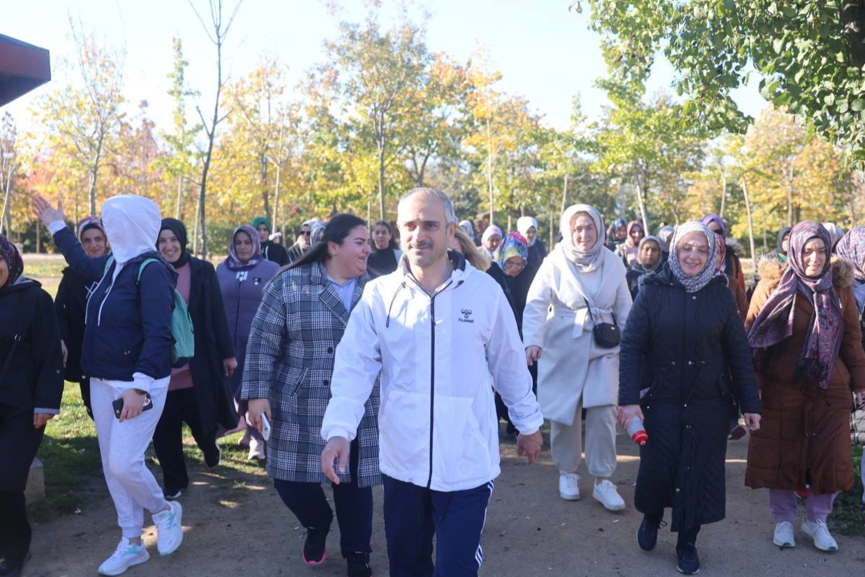 Başkan Çiftçi vatandaşlarla sabah yürüyüşünde